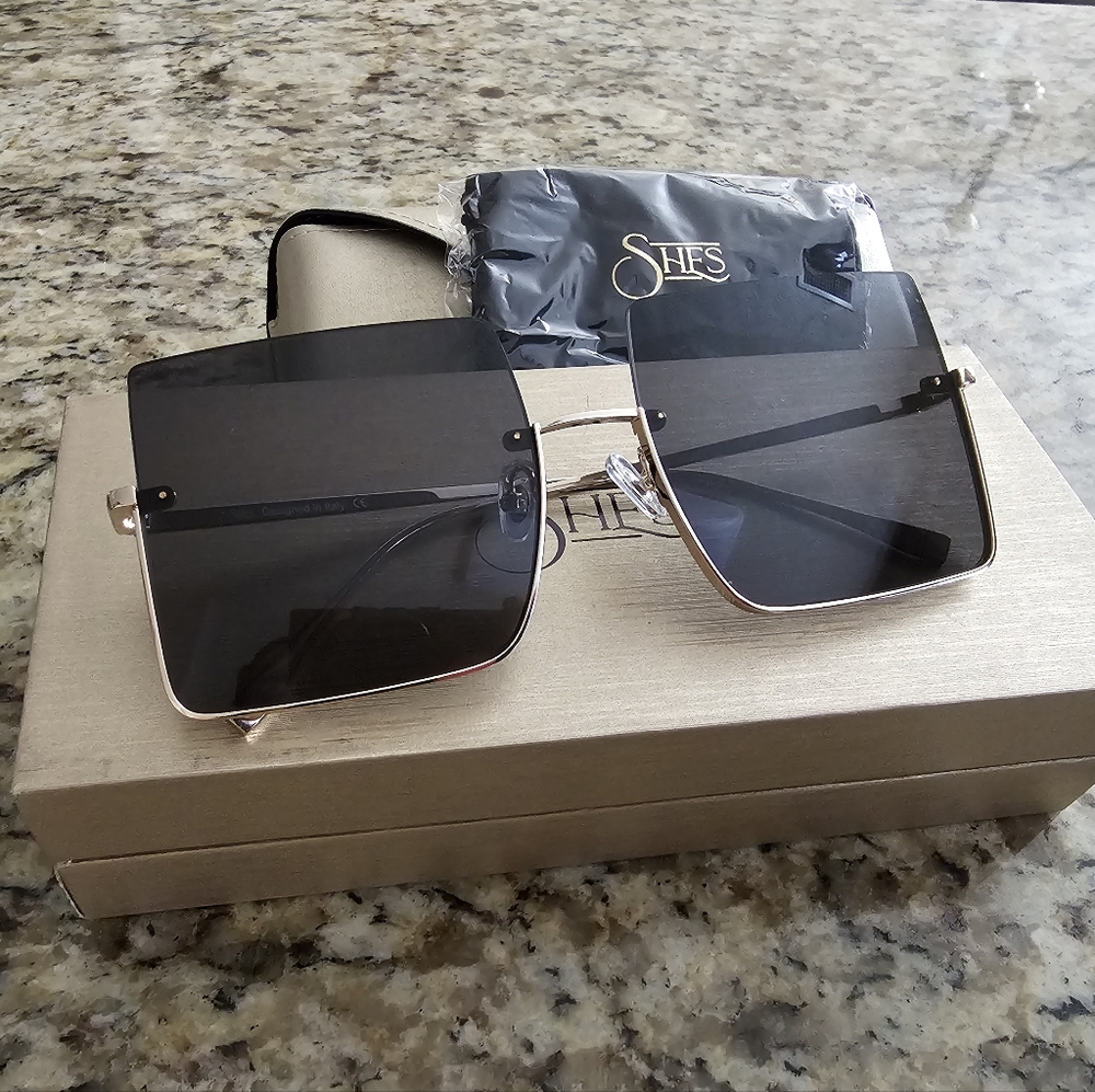 New ✨️Black Square Sunglasses✨️